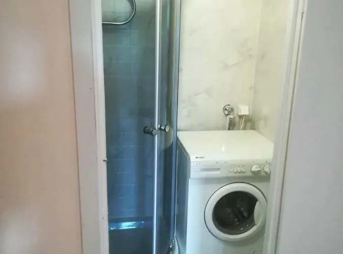 Guest house Couple Getaway To A Freshly Renovated *