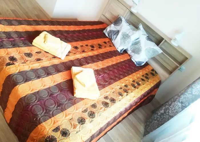 Guest house Couple Getaway To A Freshly Renovated