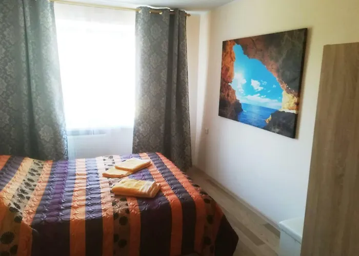 Couple Getaway To A Freshly Renovated *