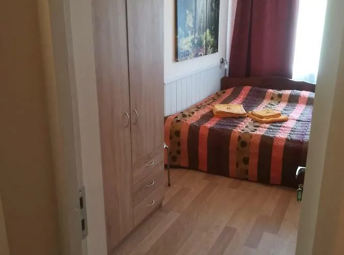 Guest house Couple Getaway To A Freshly Renovated