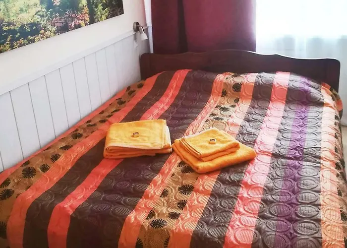 Couple Getaway To A Freshly Renovated Guest house *