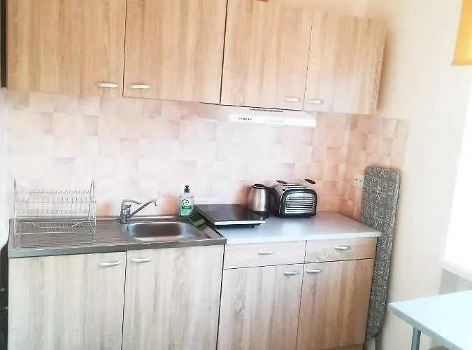 Couple Getaway To A Freshly Renovated Guest house *